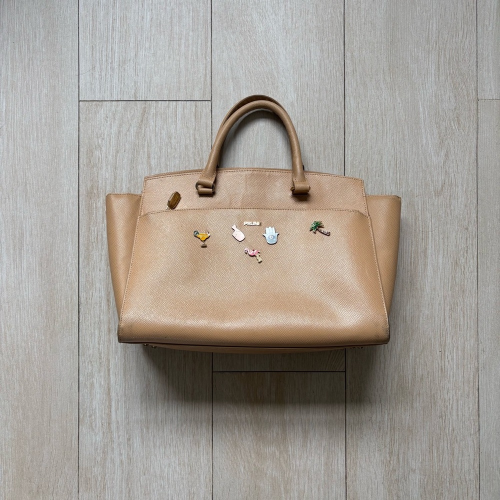 Vintage Prune beige Tan Leather handbag. 100% genuine leather. Gold zipper and h